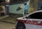 Dois homens são mortos a tiros dentro de casas vizinhas, em João Pessoa
