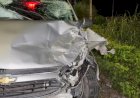 Mulher morre e homem fica ferido após carro invadir a contramão e atingir motocicleta na PB-008, em João Pessoa