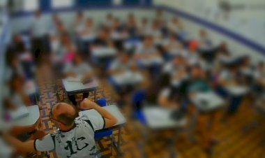 Professor agride aluno dentro de sala de aula, em Aroeiras