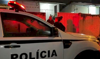 Mulher é encontrada morta dentro de casa, em João Pessoa