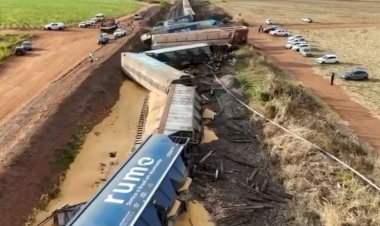 Novas imagens mostram trem de carga descarrilado após bater em caminhão em Araraquara/SP