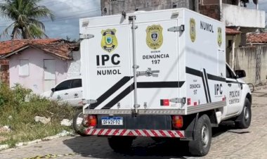 Corpo encontrado em mala de carro estava em avançado estado de decomposição e teria sido desenterrado, diz perícia