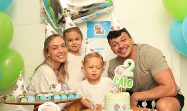 Youtuber Júlio Cocielo anuncia término do casamento com Tata Estaniecki