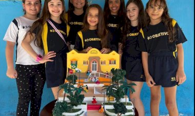 Alunos de Escola Privada de Esperança Celebram Centenário com Maquete da Praça da Cultura