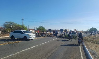 Populares interditam BR-230, em Cajazeiras, em protesto sobre transposição das águas do açude Boqueirão