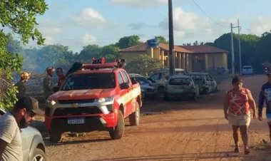 Incêndio destrói carros estacionados em área de vegetação seca em Barra de Mamanguape