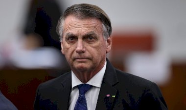 Após soluços à noite, Bolsonaro está estável e fará novo procedimento médico nesta segunda, diz boletim