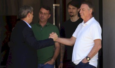 Tarcísio cancelou visita a Bolsonaro após sofrer ‘fogo amigo’