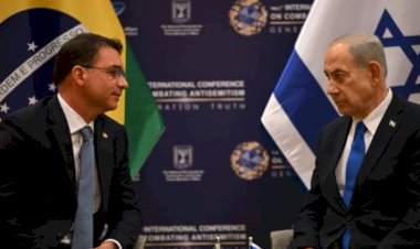 Flávio Bolsonaro publica fotos com Netanyahu e Eduardo em Israel