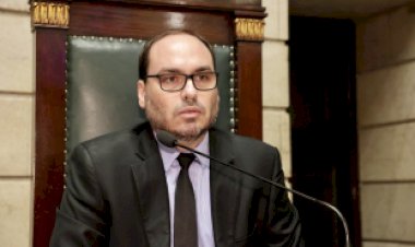 Por que Carlos Bolsonaro não quer disputar o Senado pelo Rio