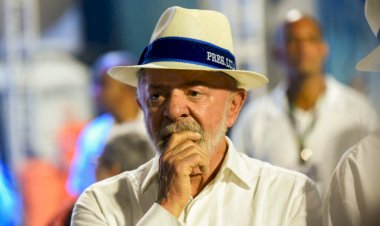 ‘Não sou carnavalesco’, diz Lula após desfile retratar ‘evangélicos em conserva’