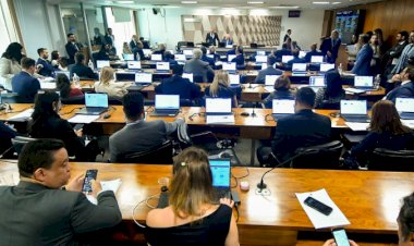 CCJ do Senado aprova PEC que veda punição a veículos por fala de entrevistados