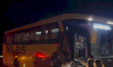 ONIBUS DA REAL BUS COLIDE COM FIAT STRADA NA BR -412 EM TREVO DE ACESSO A GURJÃO