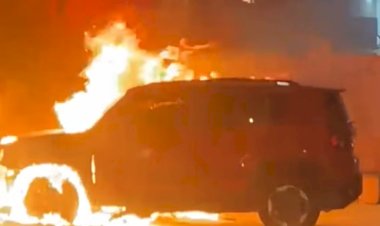 Carro pega fogo em frente a farmácia no bairro do Altiplano, em João Pessoa