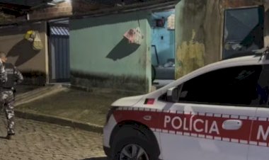 Dois homens são mortos a tiros dentro de casas vizinhas, em João Pessoa