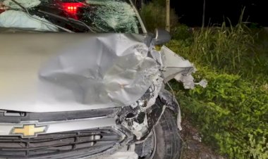 Mulher morre e homem fica ferido após carro invadir a contramão e atingir motocicleta na PB-008, em João Pessoa