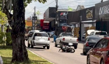 Mulher fica gravemente ferida após colisão entre moto e carro, em João Pessoa