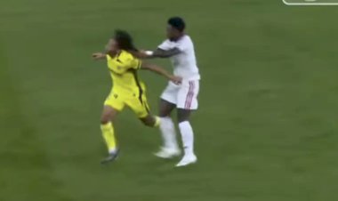 Vini Jr. é expulso após puxão de cabelo e tem gol anulado em partida do Real Madrid
