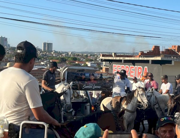 Menino de 10 anos que morreu após acidente entre carro e moto é sepultado em Campina Grande