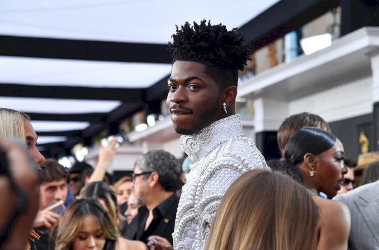 Lil Nas X é preso por andar seminu e vai a hospital por suspeita de overdose