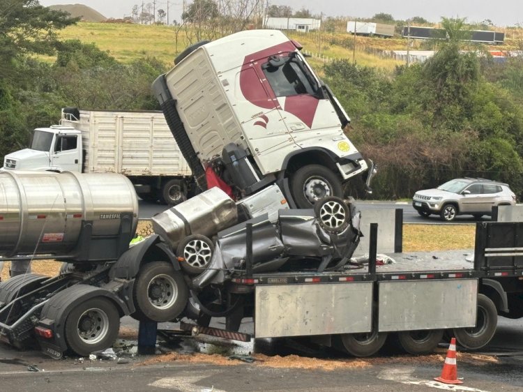 VÍDEO mostra que motorista de carreta que prensou carro e matou advogado cochilou ao volante