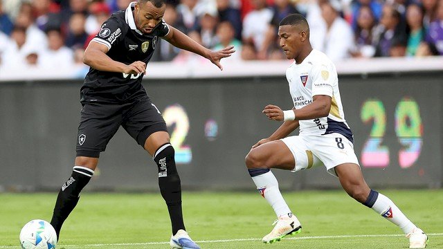 Atual campeão, Botafogo perde para a LDU e é eliminado da Libertadores