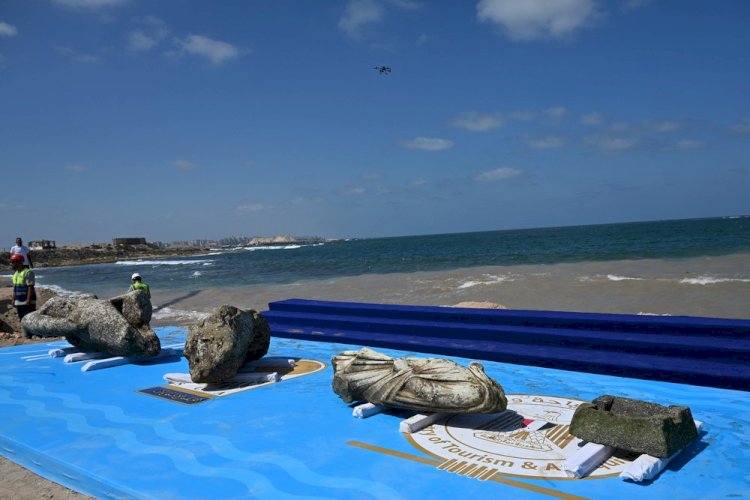 Egito revela vestígios de cidade submersa com mais de 2 mil anos