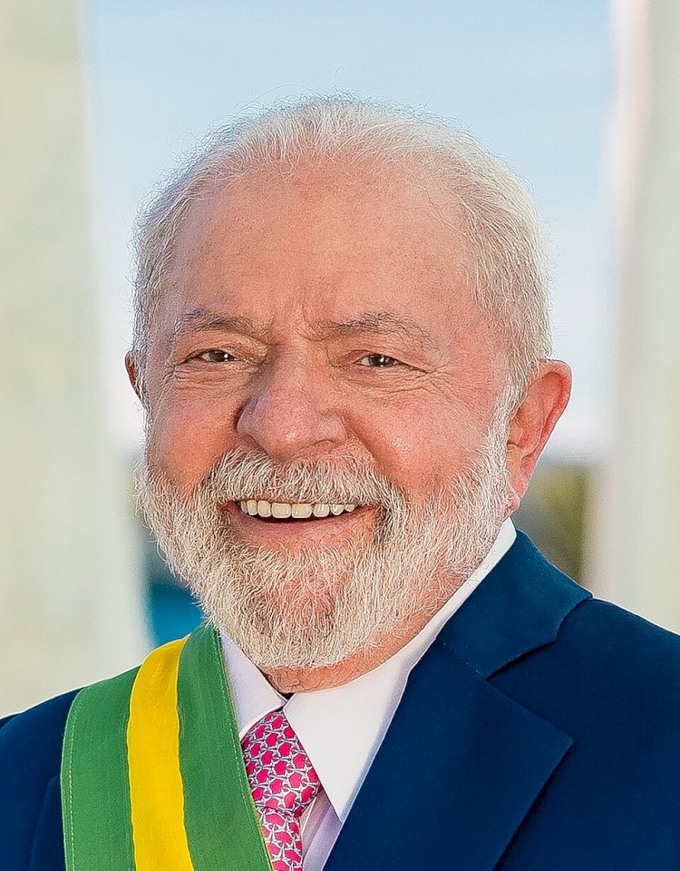 Lula projeta eleição polarizada em 2026 e diz que não há espaço para terceira via