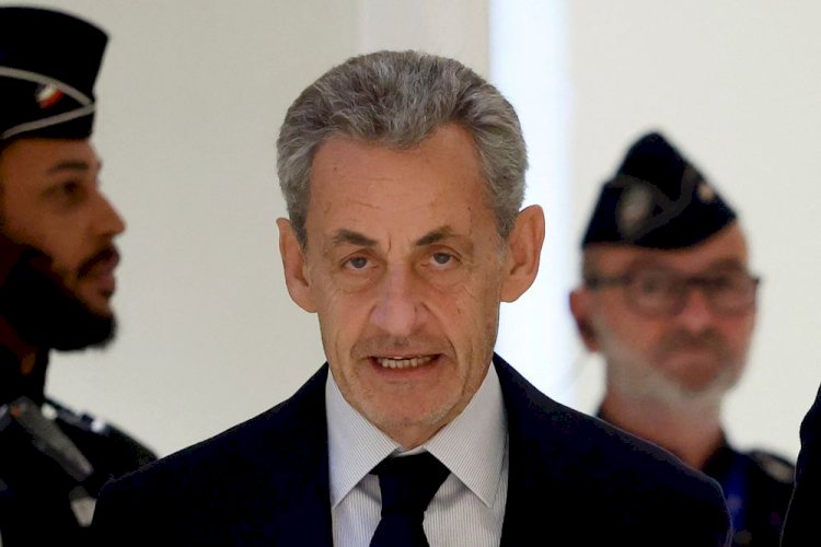 Justiça francesa condena ex-presidente Sarkozy a 5 anos de prisão em caso de financiamento ilegal líbio