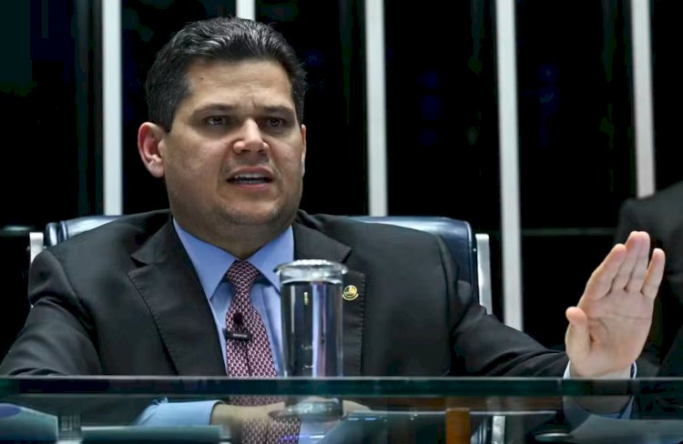 Alcolumbre atende governo e adia análise dos vetos de Lula à flexibilização de regras do licenciamento ambiental