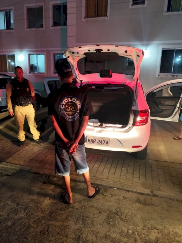 Carro roubado é localizado e adolescente é apreendido no Esplanada