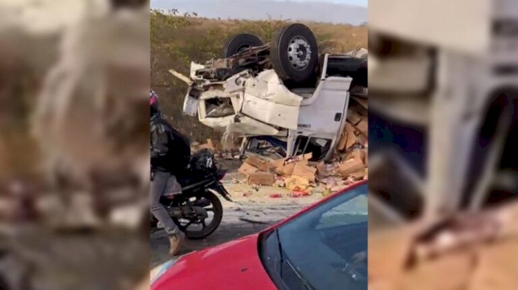 Colisão entre dois caminhões e quatro carros deixa cinco mortos na BR-230 em Soledade