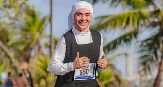 Freira viraliza nas redes sociais ao participar de corrida de rua em João Pessoa
