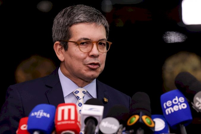 Lula só enviará indicação de Messias ao Senado depois do Carnaval, diz Randolfe