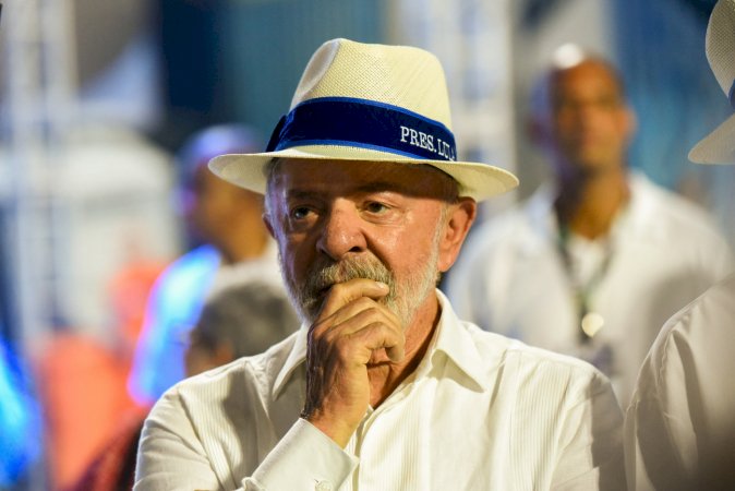 ‘Não sou carnavalesco’, diz Lula após desfile retratar ‘evangélicos em conserva’