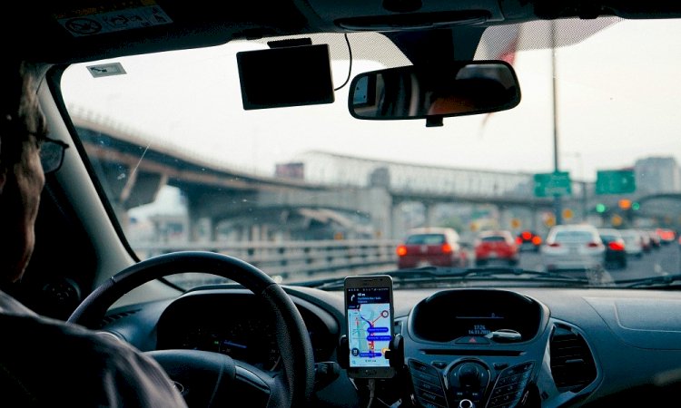 Projeto prestes a ser votado reduz base de cálculo do INSS de motoristas de app para 25? renda