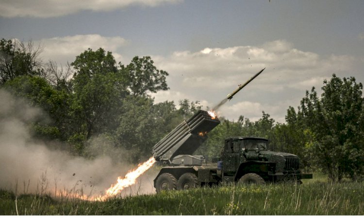 Quatro anos de guerra na Ucrânia: há perspectivas para o fim do conflito?
