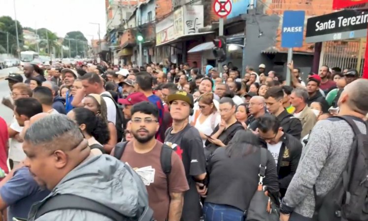 SP: trecho da Linha 8-Diamante é interditado após problema técnico em trem