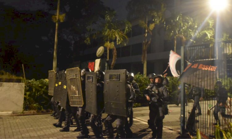 PM desocupa Reitoria da USP; quatro estudantes feridos foram hospitalizados