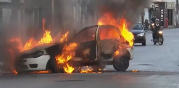 Protesto contra morte de jovem termina com carros incendiados e bloqueios na BR-230, em João Pessoa