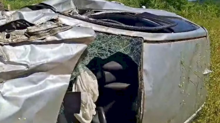 Carro capota em curva na PB-382 e deixa jovem de 19 anos morto e motorista ferido no Sertão da Paraíba Destaques Paraíba Polícia
