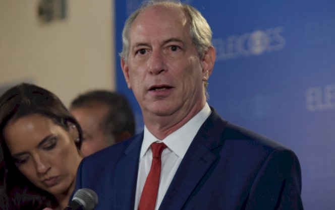 Ciro Gomes manda prender apoiador ao confundir gesto com símbolo do CV