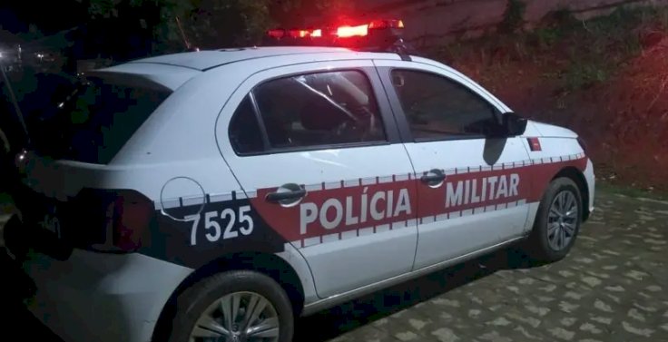 PM conduz dois monitorados por tornozeleira à delegacia durante operação na Paraíba