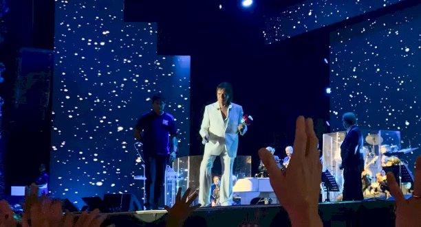 Casal viaja 11 mil km de carro para assistir ao show de Roberto Carlos no São João de Campina Grande