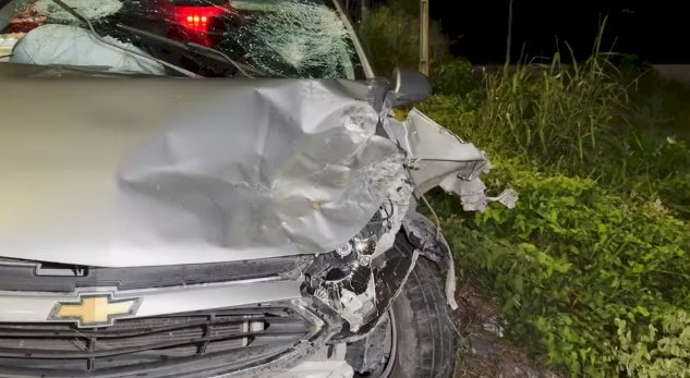 Mulher morre e homem fica ferido após carro invadir a contramão e atingir motocicleta na PB-008, em João Pessoa