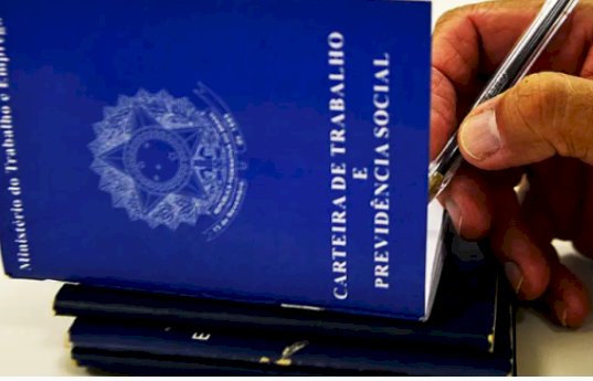 Desemprego cai para 5,4% no trimestre encerrado em junho, diz IBGE