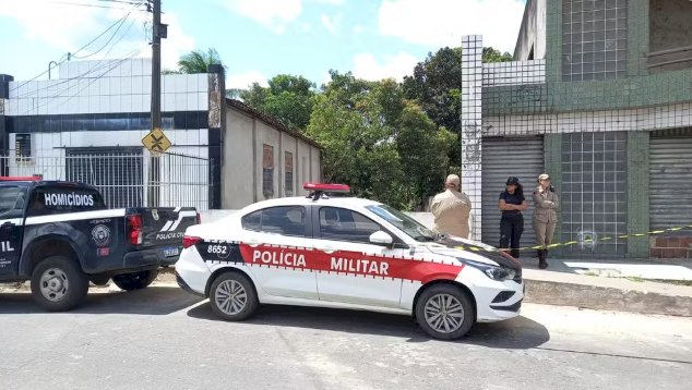Santa Rita: homem é encontrado morto a tiros dentro de canal no Centro