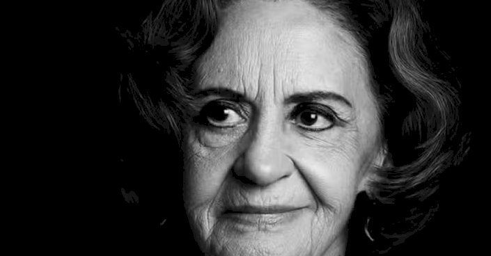 Atriz Laura Cardoso morreu em casa após se sentir mal, afirma filha