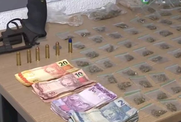 Homem é preso com arma e drogas, no bairro do Bessa, em João Pessoa