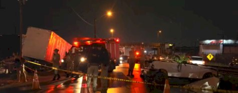 Jovem morre e dois irmãos ficam feridos após carro bater em carreta na BR-101, em João Pessoa